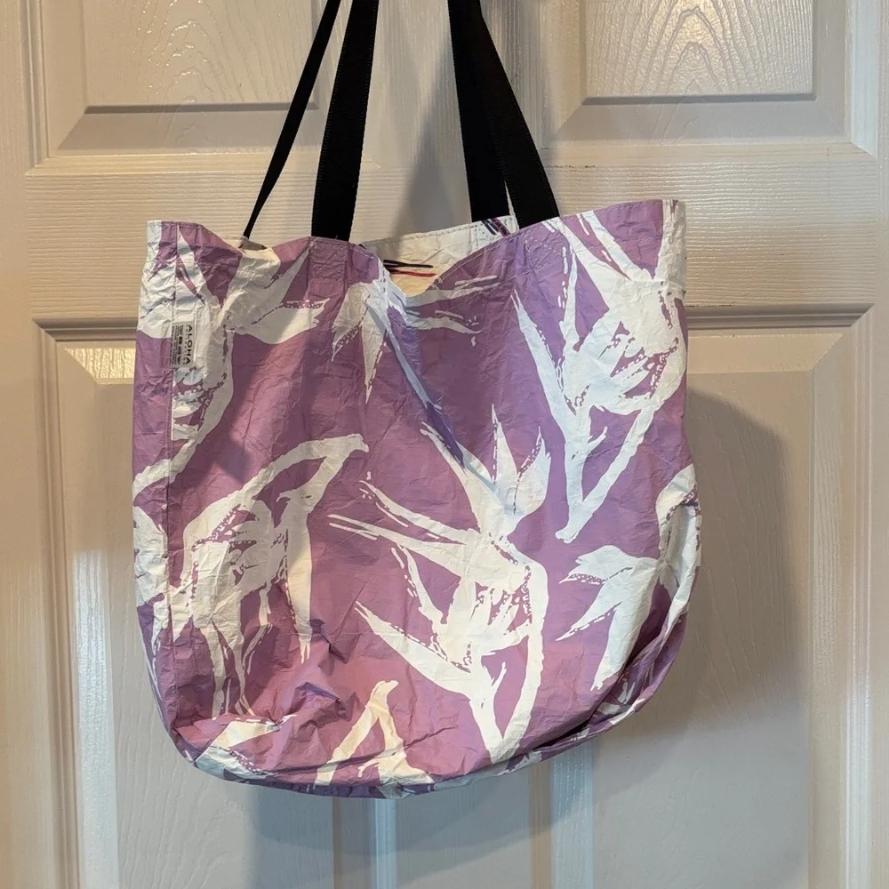 ALOHA Collection Painted Birds Reversible Tote - Picture 5 of 6